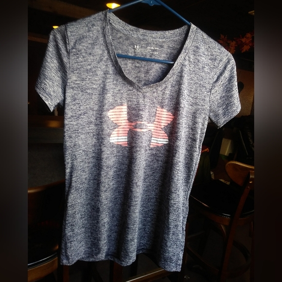 Under Armour Shirt - Picture 2 of 4